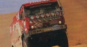 В Сети вспомнили красный раллийный КАМАЗ команды Citroen на «Дакаре» 1995