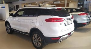 Компания Geely пересмотрела комплектации кроссоверов Atlas и Emgrand X7 в России