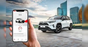 Toyota рассекретила рублевые цены на подключенные к смартфону авто