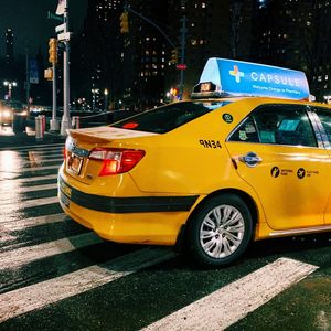 Водитель такси в 2021: стоит ли идти работать без опыта?