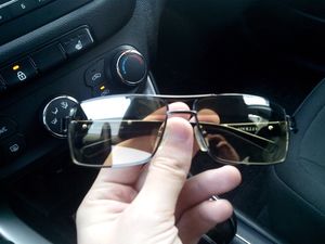 Юрист ставит точку: нужно ли менять права, если водишь в очках без соответствующей отметки