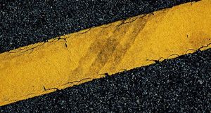 Желтая сплошная по правой стороне дороги. Что она означает?