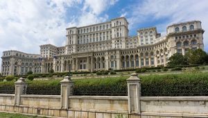 «Дворец Чаушеску» – самое большое здание в мире, над которым работало 700 архитекторов