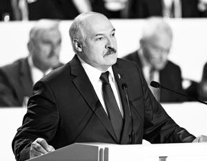 Лукашенко «перевоспитал» белорусов в любви к России