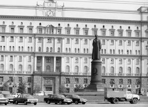 Михаил Швыдкой предложил поставить на Лубянке «консолидирующий» памятник