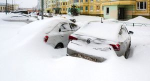 Опасно ли парковать автомобиль под уклоном зимой