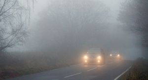 Движение на автомобиле в условиях тумана