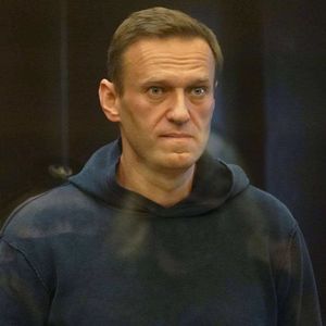 Это не тупая истерика: Навальный в суде использует коды и шифры
