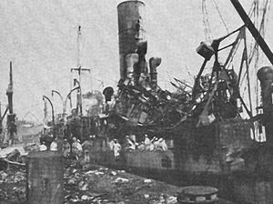 Взрыв в порту Бомбея — «дождь» из огня и золота