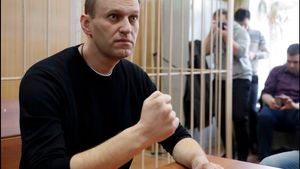 ЕСПЧ потребовал освободить Навального: мнение Серуканова