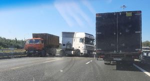 В Санкт-Петербурге может возникнуть нехватка грузовиков для перевозок внутри КАД