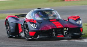 Глава Aston Martin прокатился на ещё не вышедшем 1600-сильном гиперкаре Valkyrie