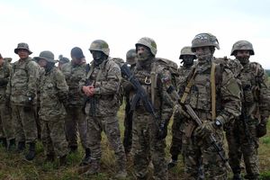 Россия готова перебросить 10 тысяч добровольцев в Донбасс в случае украинской агрессии