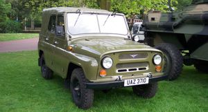 Для чего советские военные требовали от конструкторов делать ровный пол поперек всего УАЗ-469?