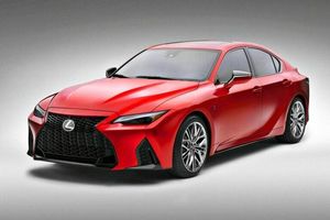 Новый Lexus IS 500 F Sport - японский седан с V8 под капотом.