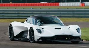 Aston Martin Valhalla может получить двигатель Mercedes