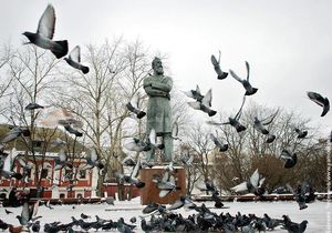 В Москве предложили снести памятник русофобу Энгельсу
