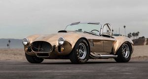 Уникальную Shelby Cobra из бронзы выставили на продажу за 35 миллионов рублей