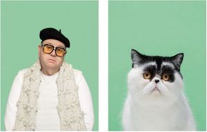 Фотограф делает снимки людей и котов, которые выглядят как двойники