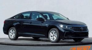 Компания Volkswagen показал обновленный седан Passat