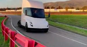 Tesla начала испытания грузовика Semi
