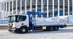 На шасси Scania построили новый эвакуатор для транспортировки спецтехники