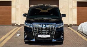 Toyota раскрывает дату дебюта нового поколения минивэна Alphard