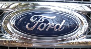 Ford сократил смены на заводах из-за дефицита чипов