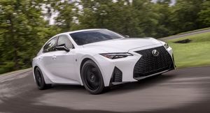 Lexus выпустил тизер «особенного» IS 500 F Sport Performance