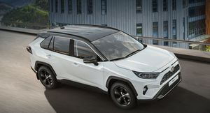 Toyota RAV4 в феврале стал бестселлером марки в России