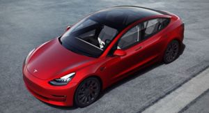 Лишь при пробеге более 33 000 км Tesla Model 3 начинает меньше влиять на экологию, чем кроссовер с ДВС