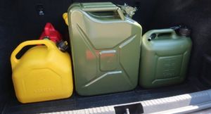 Могут ли инспекторы ГИБДД изъять канистры бензина из багажника?