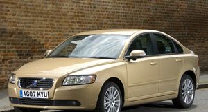 Агрессивный или семейный, какой он — Volvo S 40?