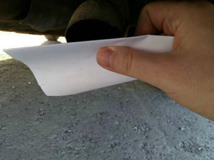 Диагностируем двигатель через выхлопную трубу при помощи листка бумаги