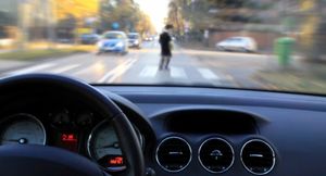 Автомобили смогут «заглядывать за угол» при помощи уличных радаров