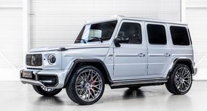 Mercedes-Benz G-class получил красный кожаный салон