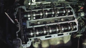 Замена прокладки крышки клапанов Opel Astra H 1.4 (90 л.с.)