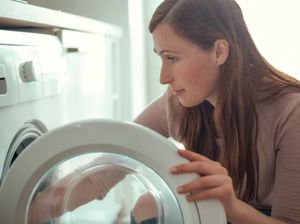 Почему стиральная машина не отжимает? Возможные причины.