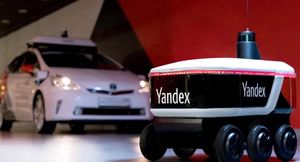 Робот Яндекс.Ровер начал доставлять продукты из супермаркетов в столичных Хамовниках
