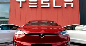 Tesla вернула клиентам списанную два раза по ошибке оплату за авто