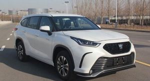 Toyota Crown стал кроссовером для Китая