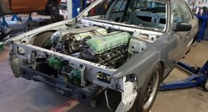 На полицейский Ford установили 27-литровый двигатель от танка