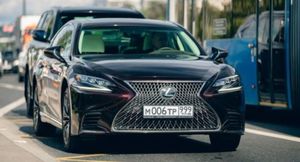 Lexus увеличил цены на большинство своих моделей в России