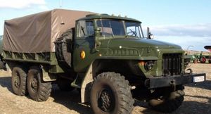 В чем основное отличие грузовиков Урал-375 и Урал-4320?