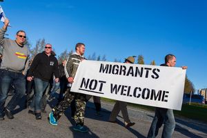 Конец «европейской сказки»: Шведы вооружаются для защиты от исламских мигрантов.