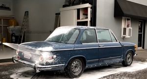 Культовое купе BMW 2002 отмыли до идеального состояния