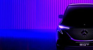 Mercedes-Benz опубликовал в Сети снимок нового электровэна EQT