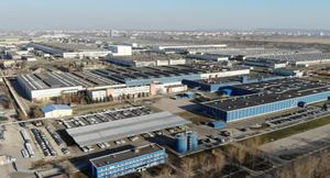 Завод по производству внедорожника Lada Niva Travel засняли с дрона