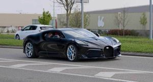 Уникальную версию Bugatti La Voiture Noire заметили на дороге общего пользования