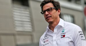 Вольфф: FIA била по Mercedes, а заодно попала по Aston Martin